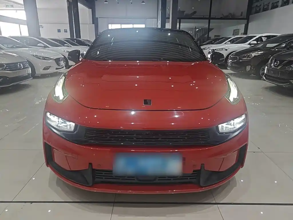 Фото 3 - Lynk & Co 03