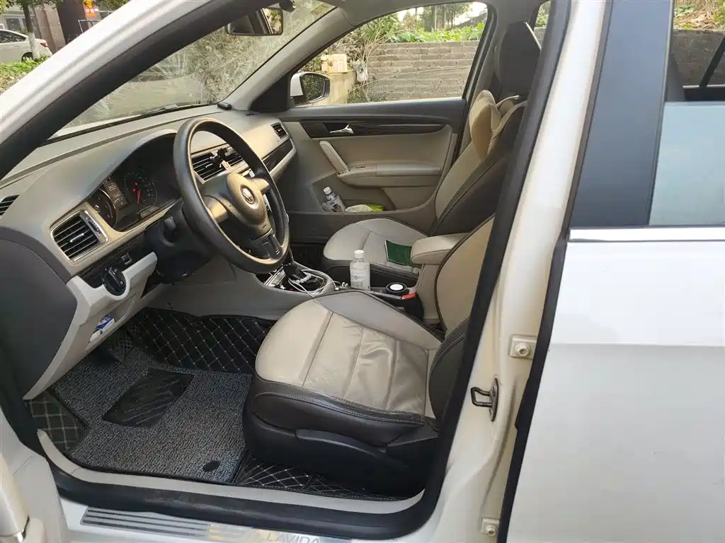 Volkswagen Lavida Tour 2013 1.4TSI Automatic Comfort фото 7