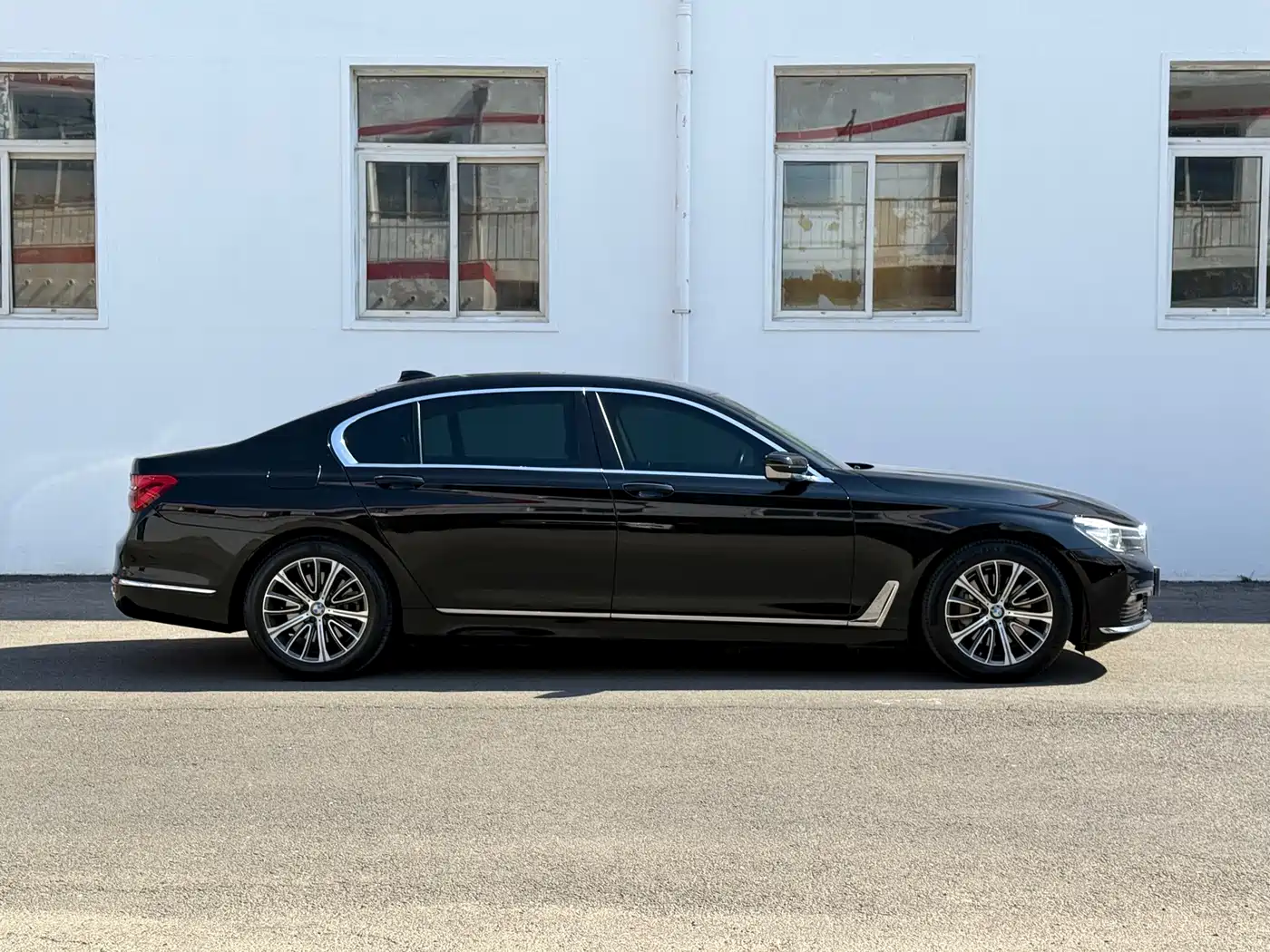 BMW 7 Series 2016 730Li Leading фото 4