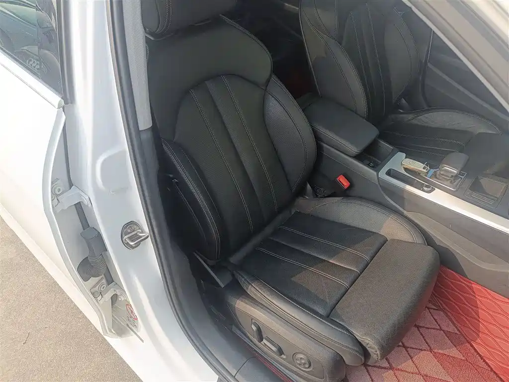 Audi A4L 2020 40 TFSI quattro Luxury Dynamic фото 25