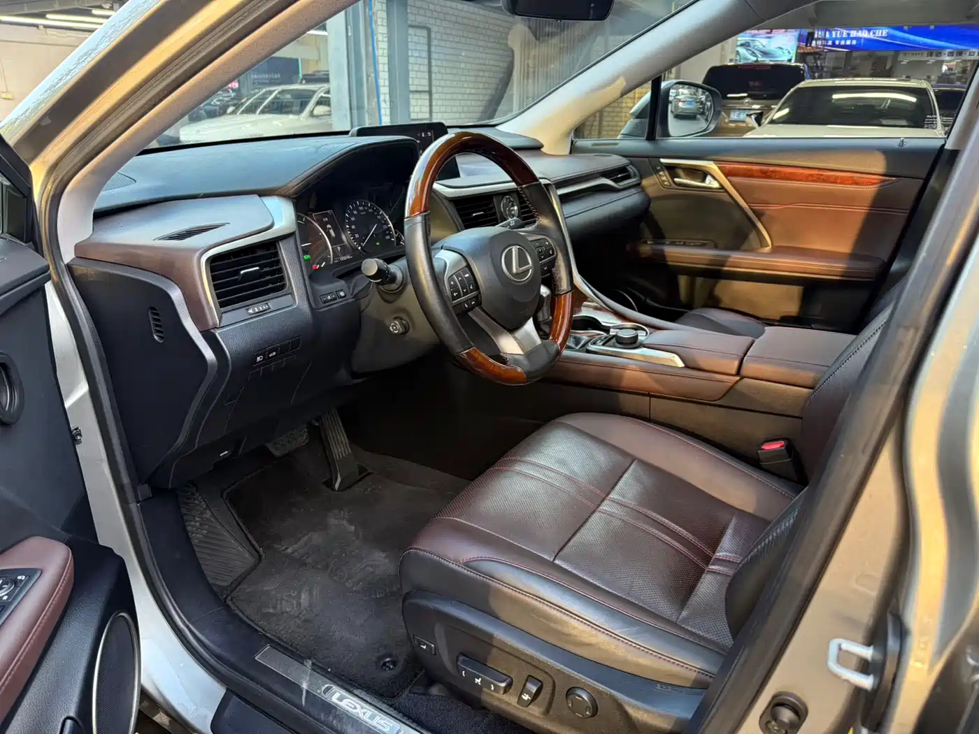 Lexus RX 2016 450h 4WD Luxury Edition фото 8