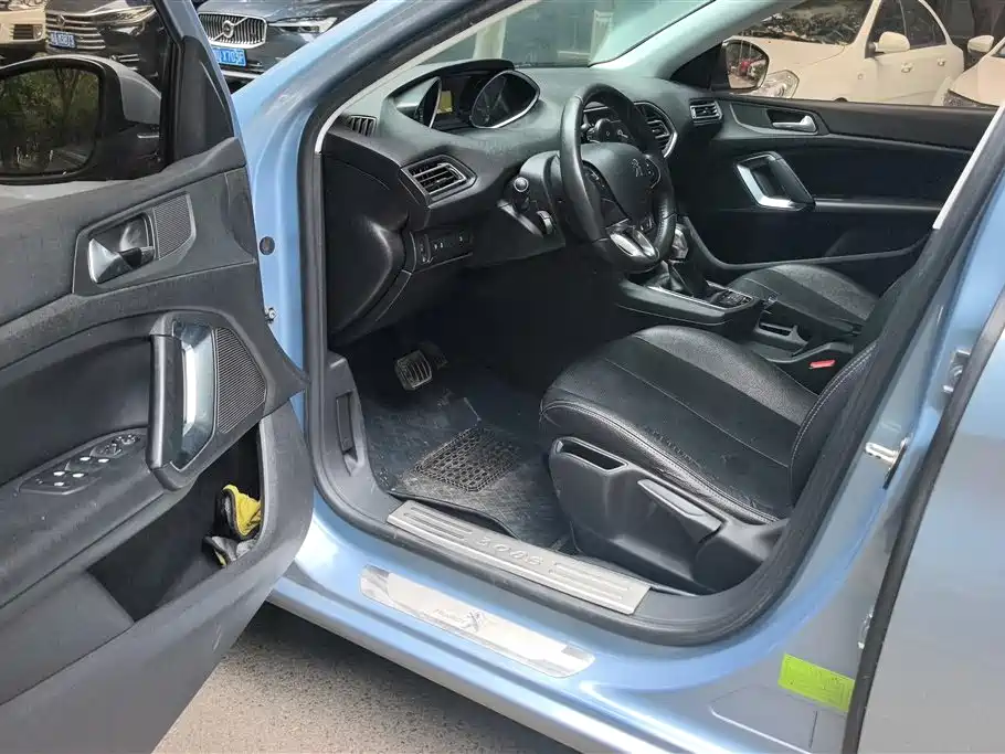 Peugeot 308S 2015 1.2T Auto Dynamic Edition фото 9