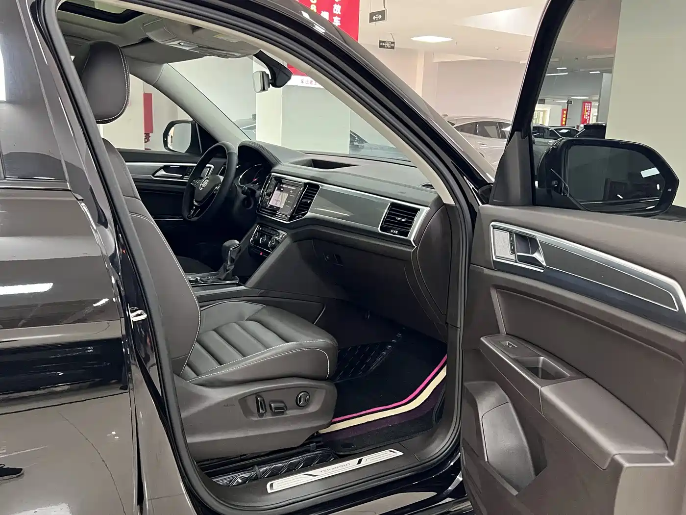 Volkswagen Teramont 2019 380TSI 4WD Luxury Edition China VI фото 12