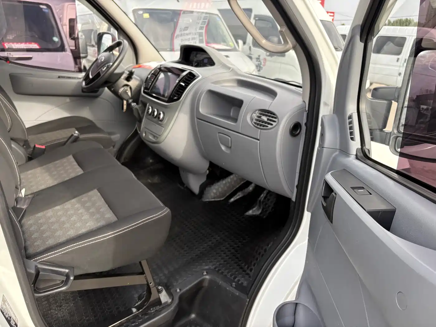 SAIC Maxus Xintu V80 2021 2.0T Manual Classic Aoyuntong Long Wheelbase Medium Roof 6/7/8/9-Seater фото 10