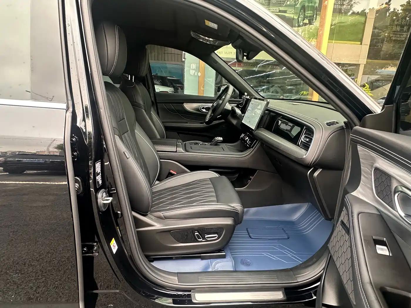GAC Trumpchi Trumpchi GS8 2025 Pilot Series 2.0TGDI 2WD Luxury Edition 5-seater фото 8