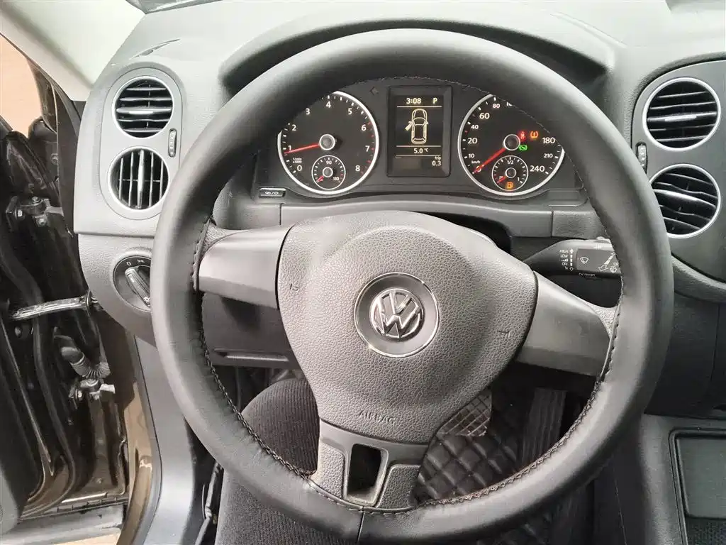 Volkswagen Tiguan 2015 1.8TSI Automatic 2WD Trendline фото 7