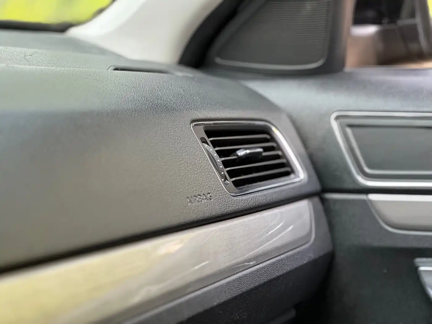 Volkswagen Lavida 2015 1.6L Automatic Comfort Edition фото 16