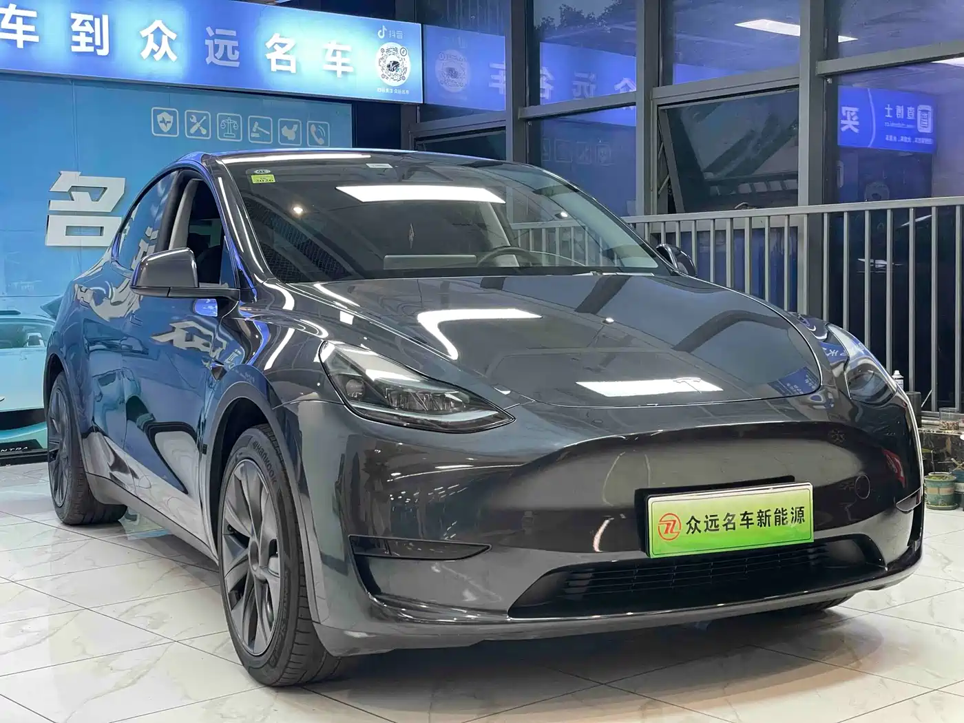 TESLA MODEL Y