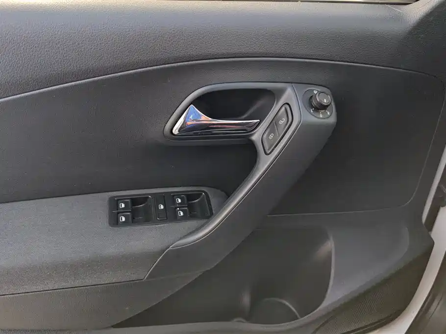 Volkswagen Polo 2016 1.4L Automatic Trend фото 7