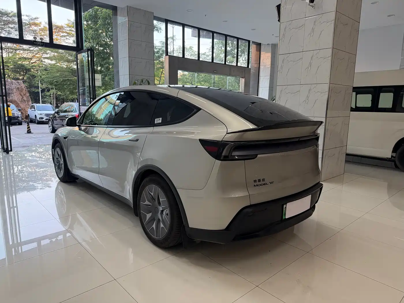 Tesla Model Y L 2025 Facelift Long Range AWD фото 4