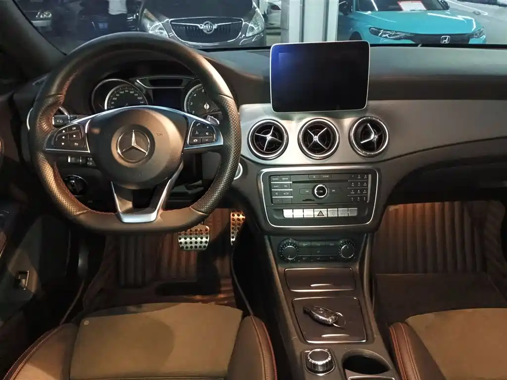 Mercedes-Benz CLA (Import) 2017 Facelift CLA 220 4MATIC фото 10