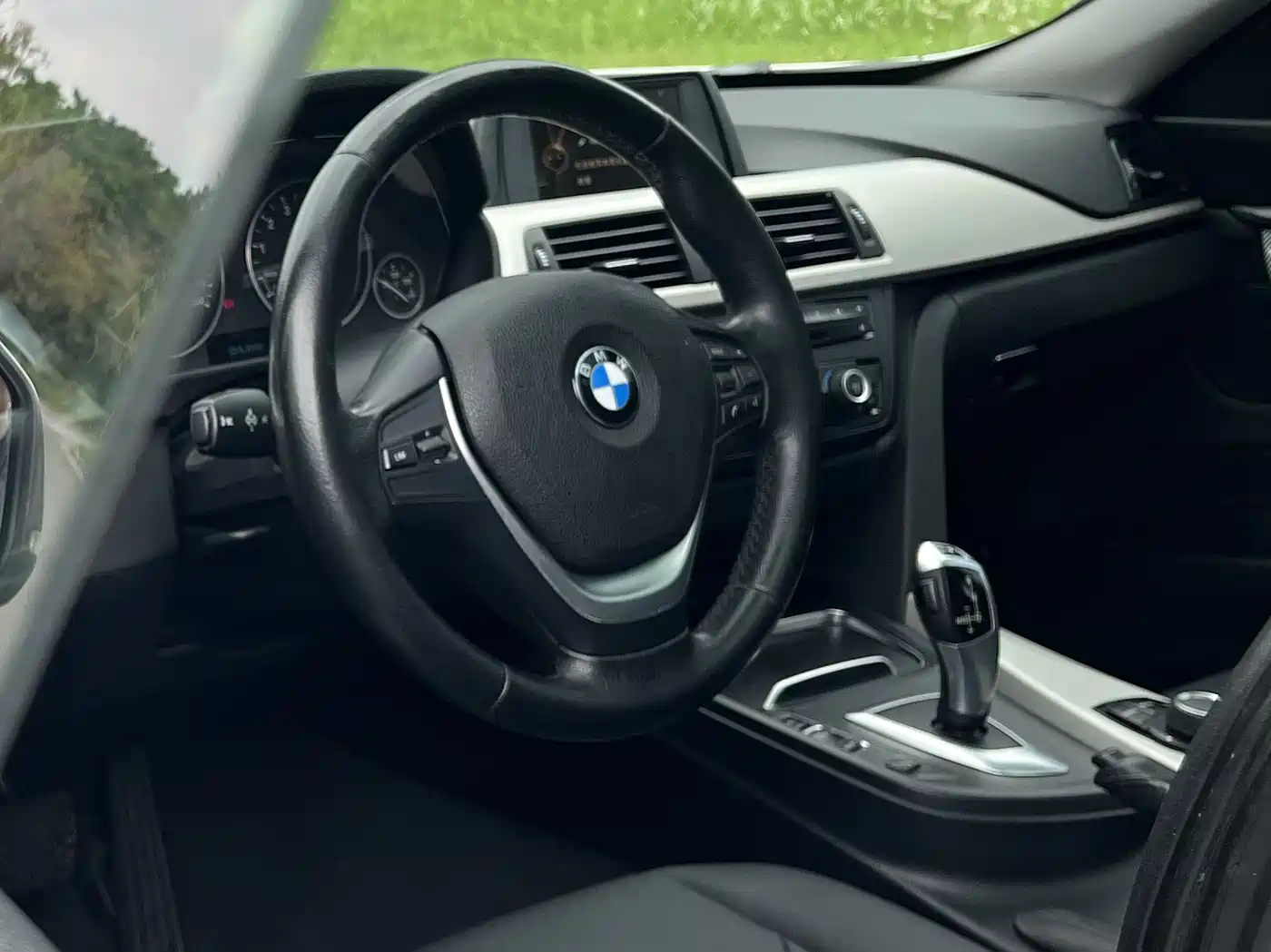 BMW 3 Series GT 2013 Model 320i Leading фото 8
