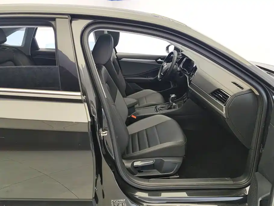 Volkswagen Sagitar 2021 280TSI DSG Surpassing Edition фото 8