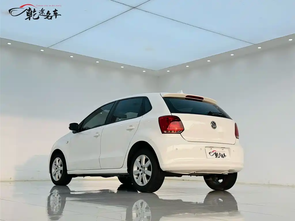 Volkswagen Polo 2013 1.6L Automatic Comfort Edition фото 5