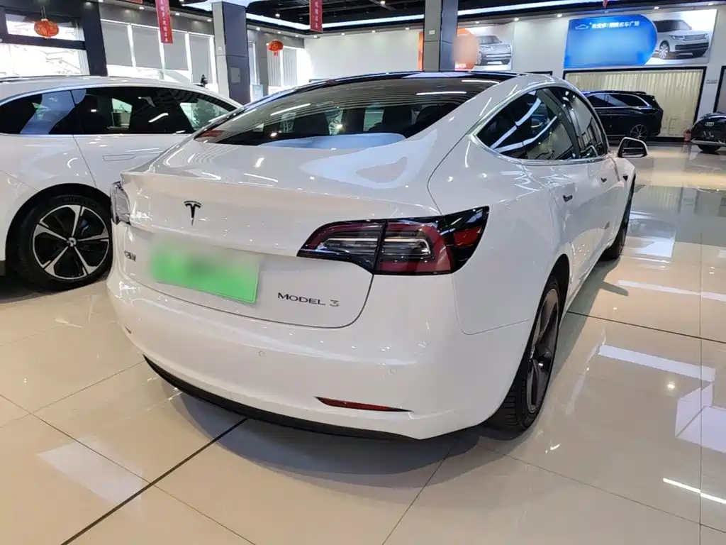 Фото 7 - Tesla Model 3