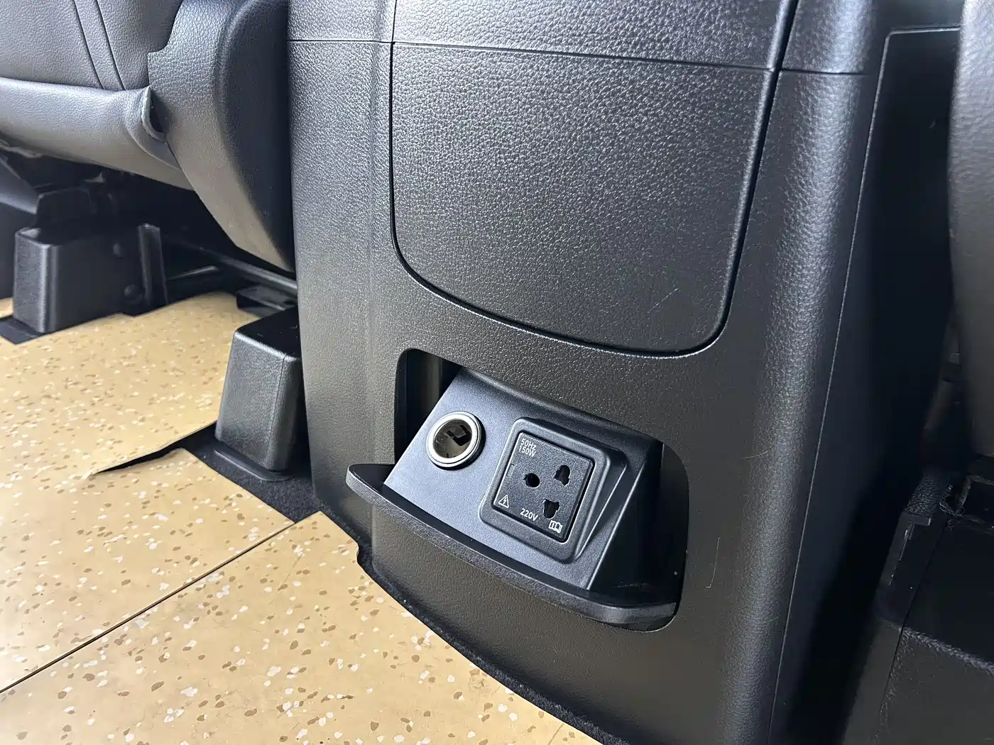 SAIC Maxus Maxus G10 2018 PLUS 2.0T Automatic Elite Edition фото 12