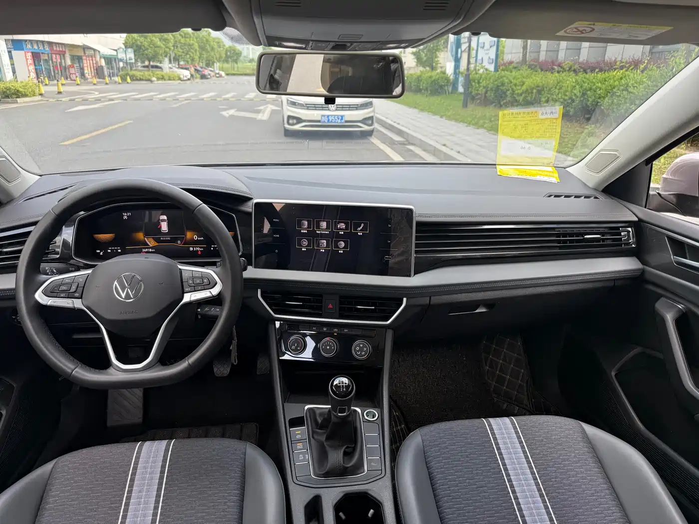 Volkswagen Sagitar 2024 200TSI Manual Flying Edition фото 10