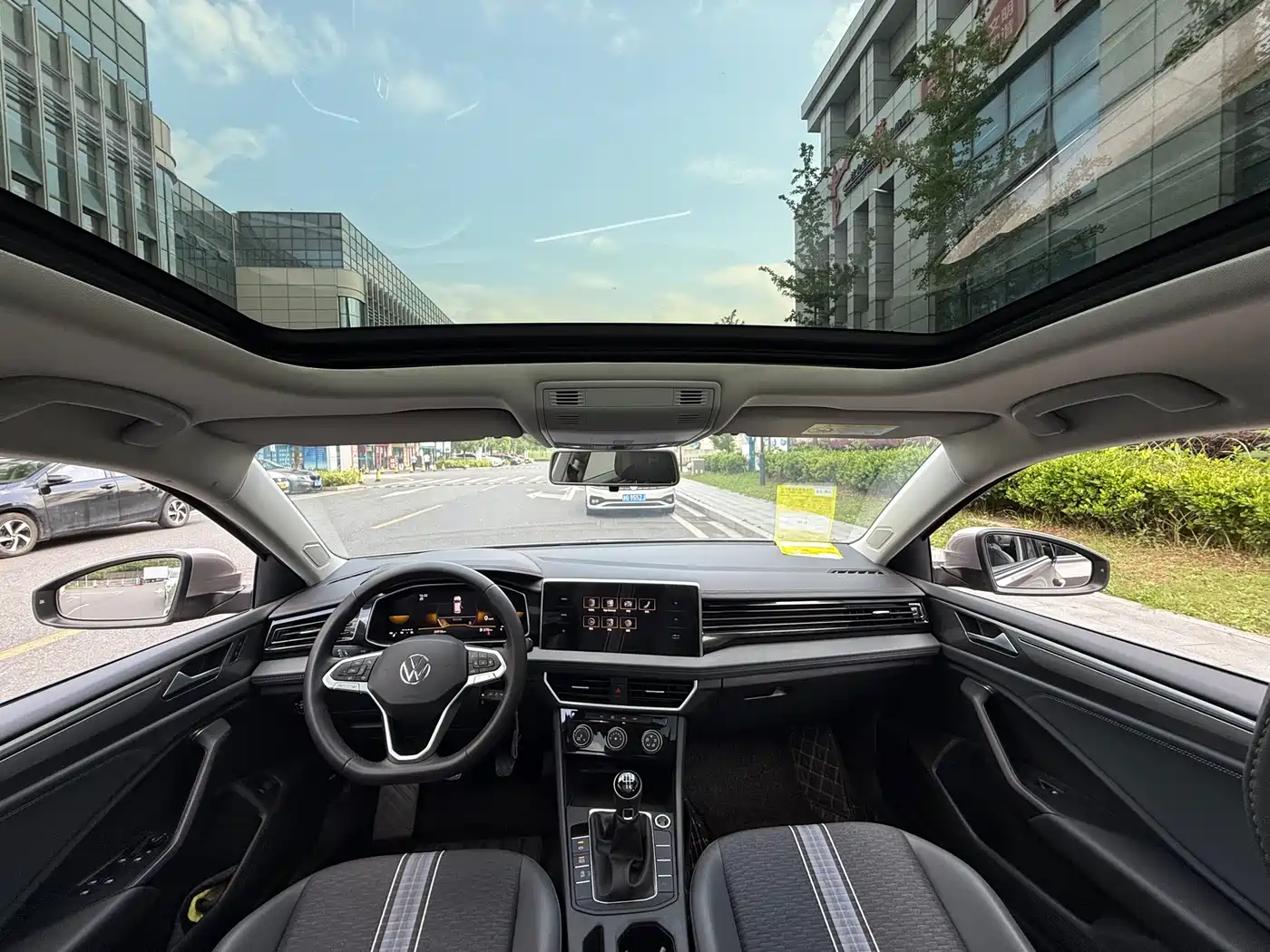 Volkswagen Sagitar 2024 200TSI Manual Flying Edition фото 9
