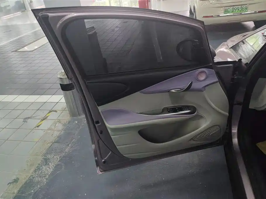 BYD Dolphin 2023 420km Fashion Edition фото 7