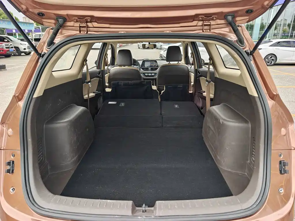 Baojun 310W 2018 2017 1.5L Manual Fashion Edition (China V)