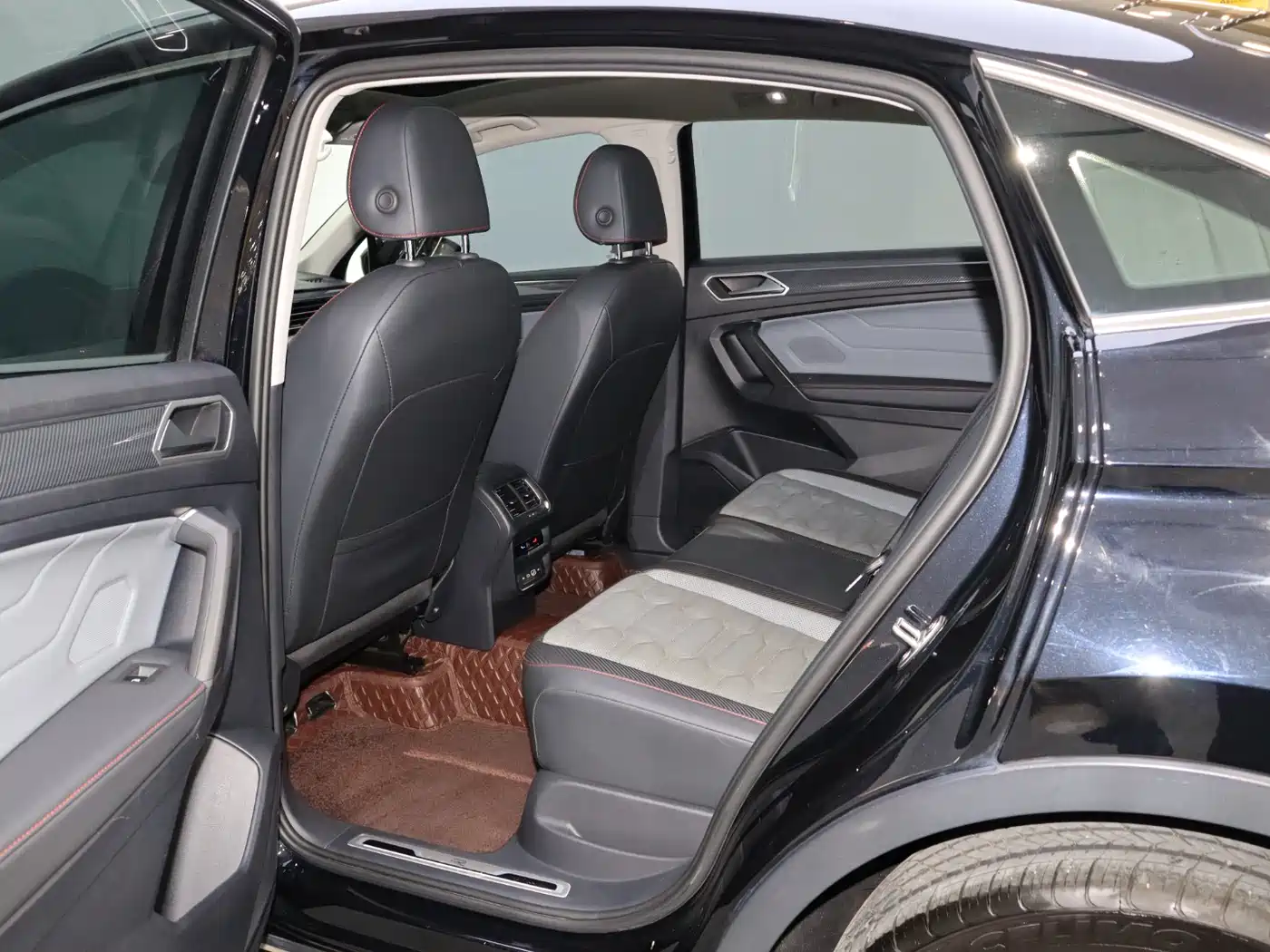 Volkswagen Tiguan X 2022 330TSI 2WD Flagship Edition фото 16