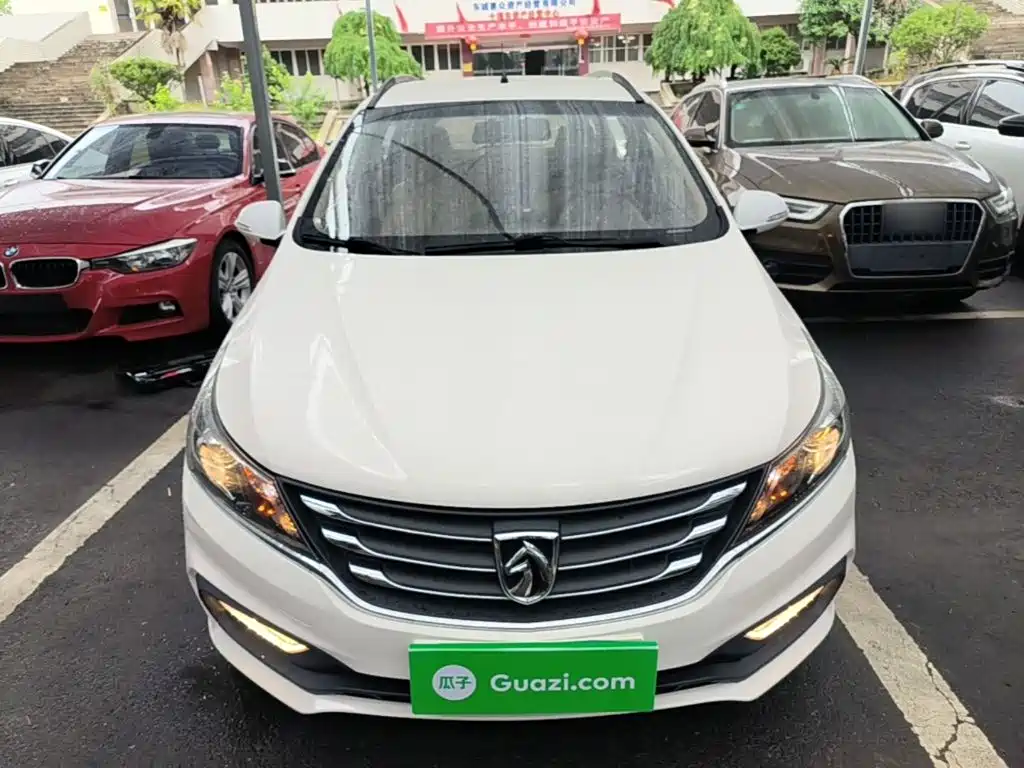 Baojun 310W 2017 2017 1.5L Manual Fashion Edition (China V)