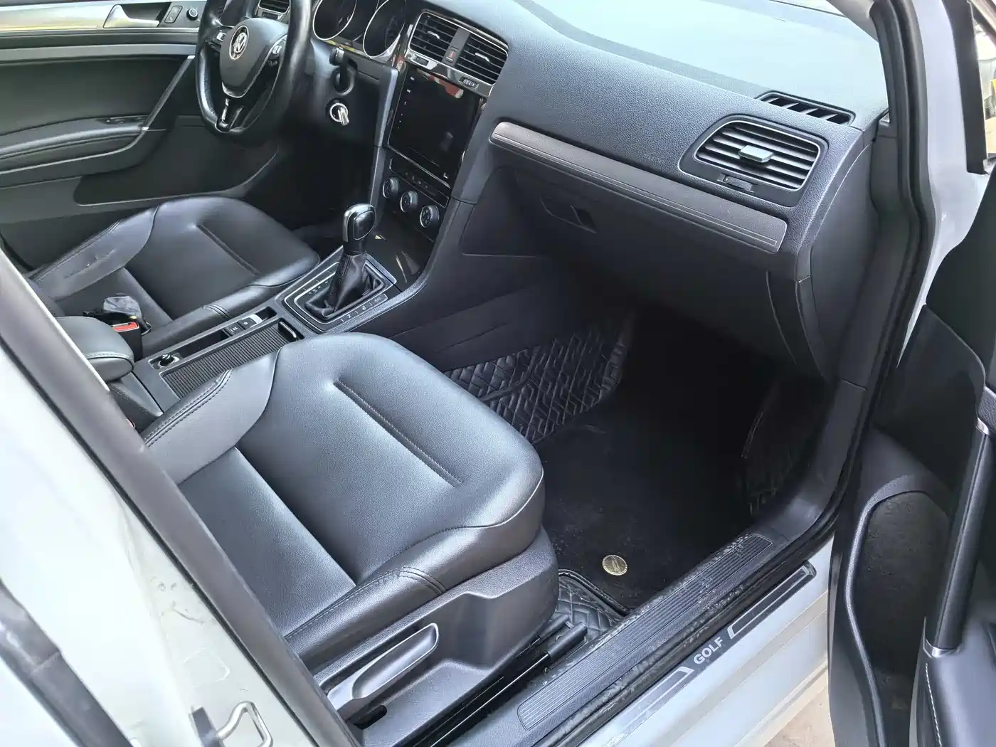 Volkswagen Golf 2018 1.6L Automatic Comfort фото 11