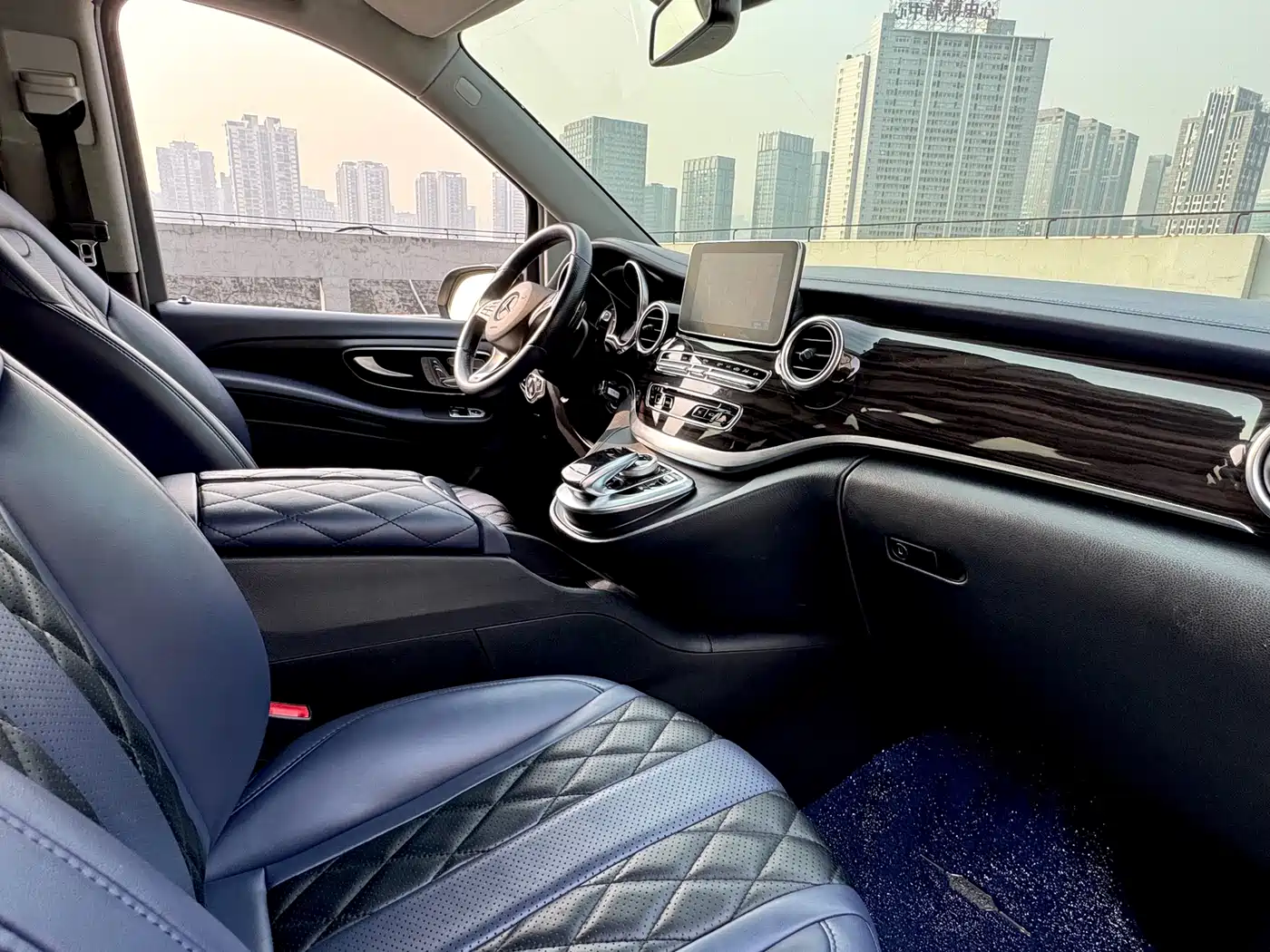Mercedes-Benz V-Class 2018 V 260 AMG Sport Edition China VI фото 5