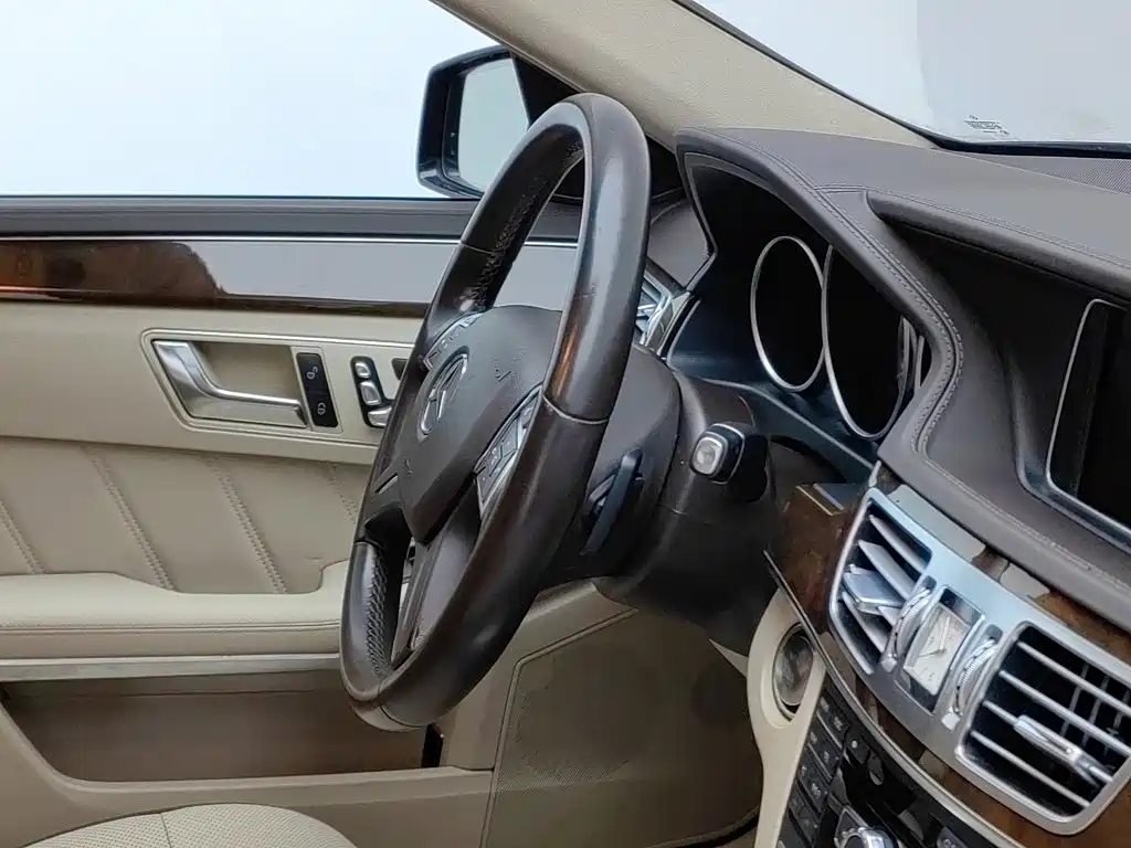 صورة 22 - Mercedes-Benz E-Class