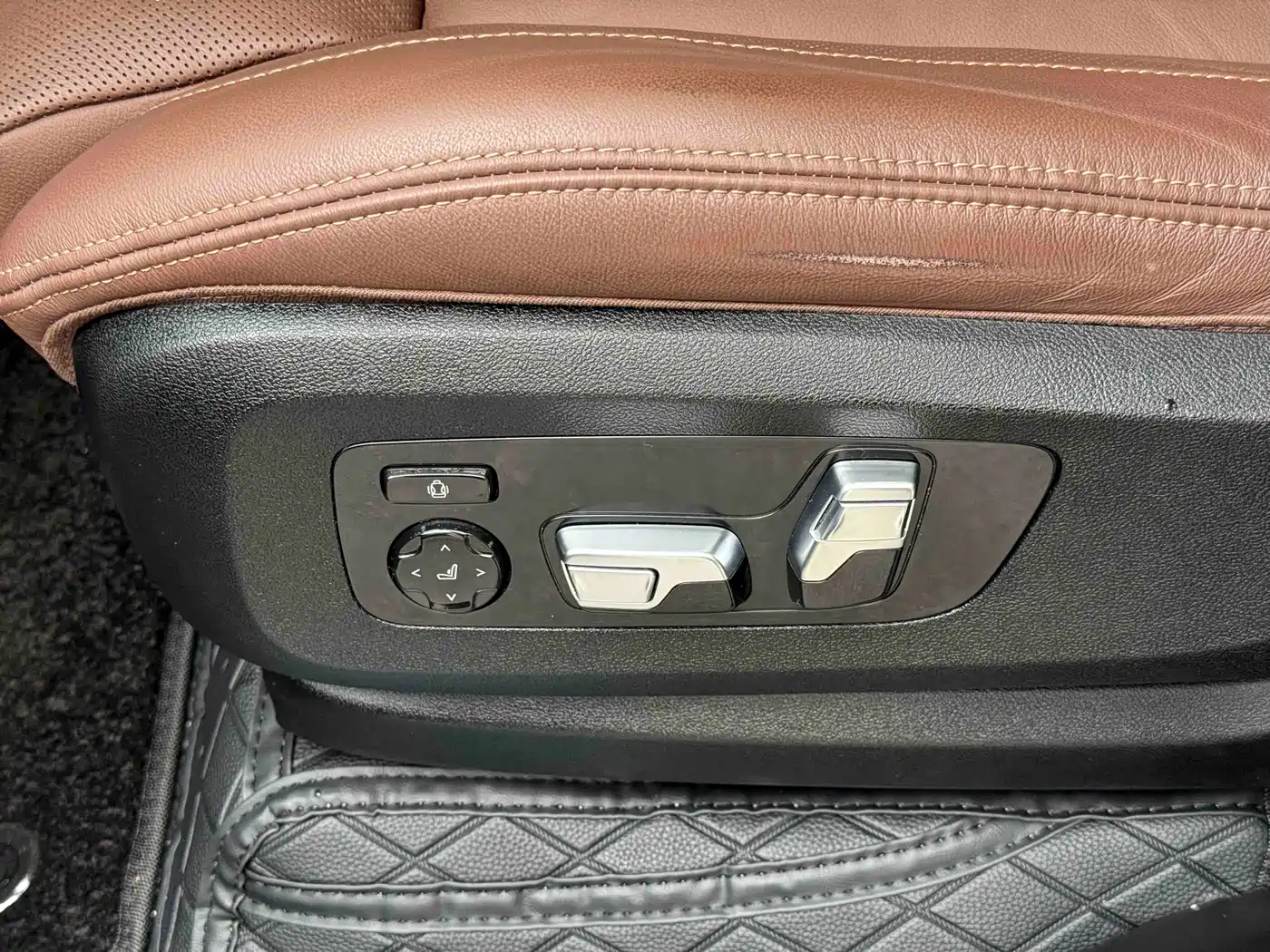 BMW X5 (Import) 2021 xDrive40i Exclusive M Sport Package фото 13
