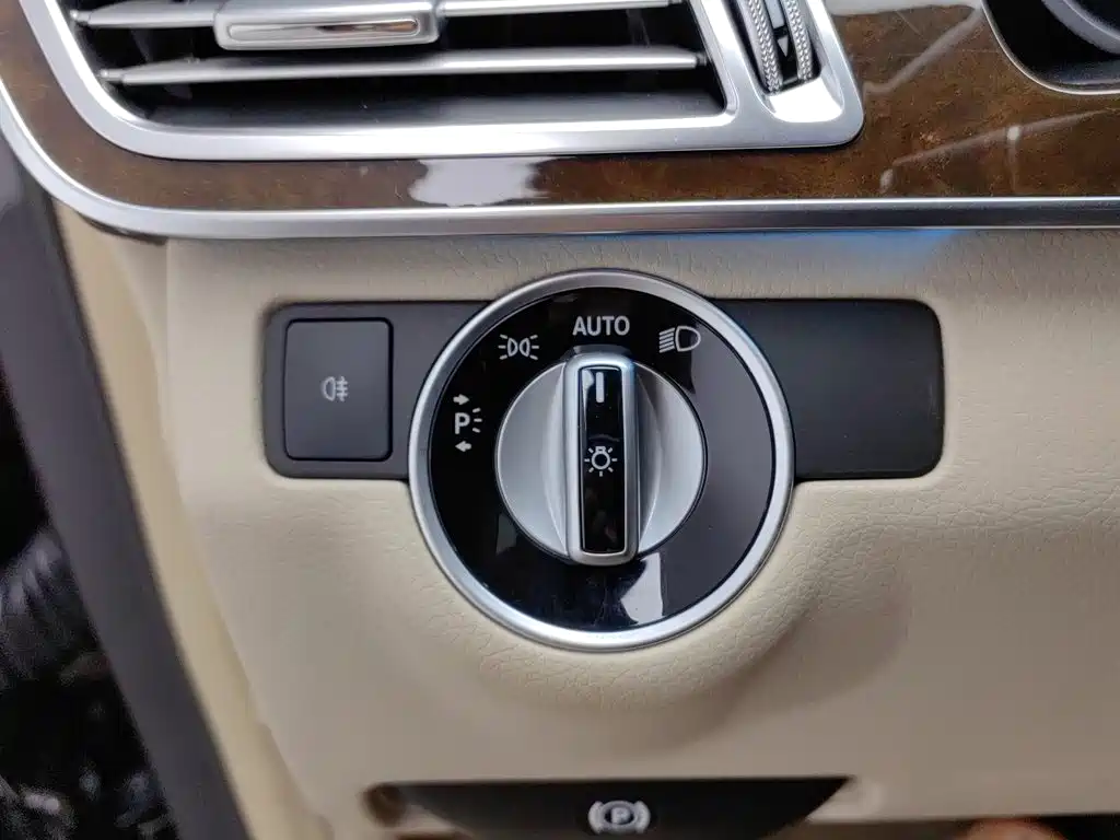 صورة 21 - Mercedes-Benz E-Class