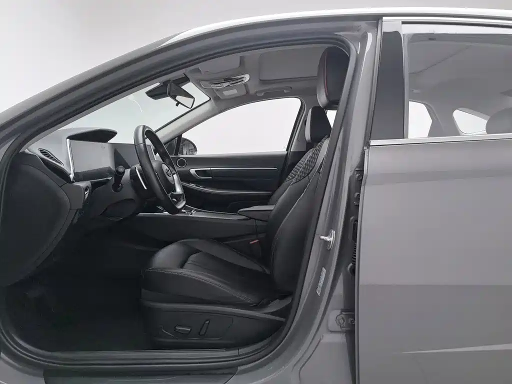 صورة 10 - Hyundai Sonata