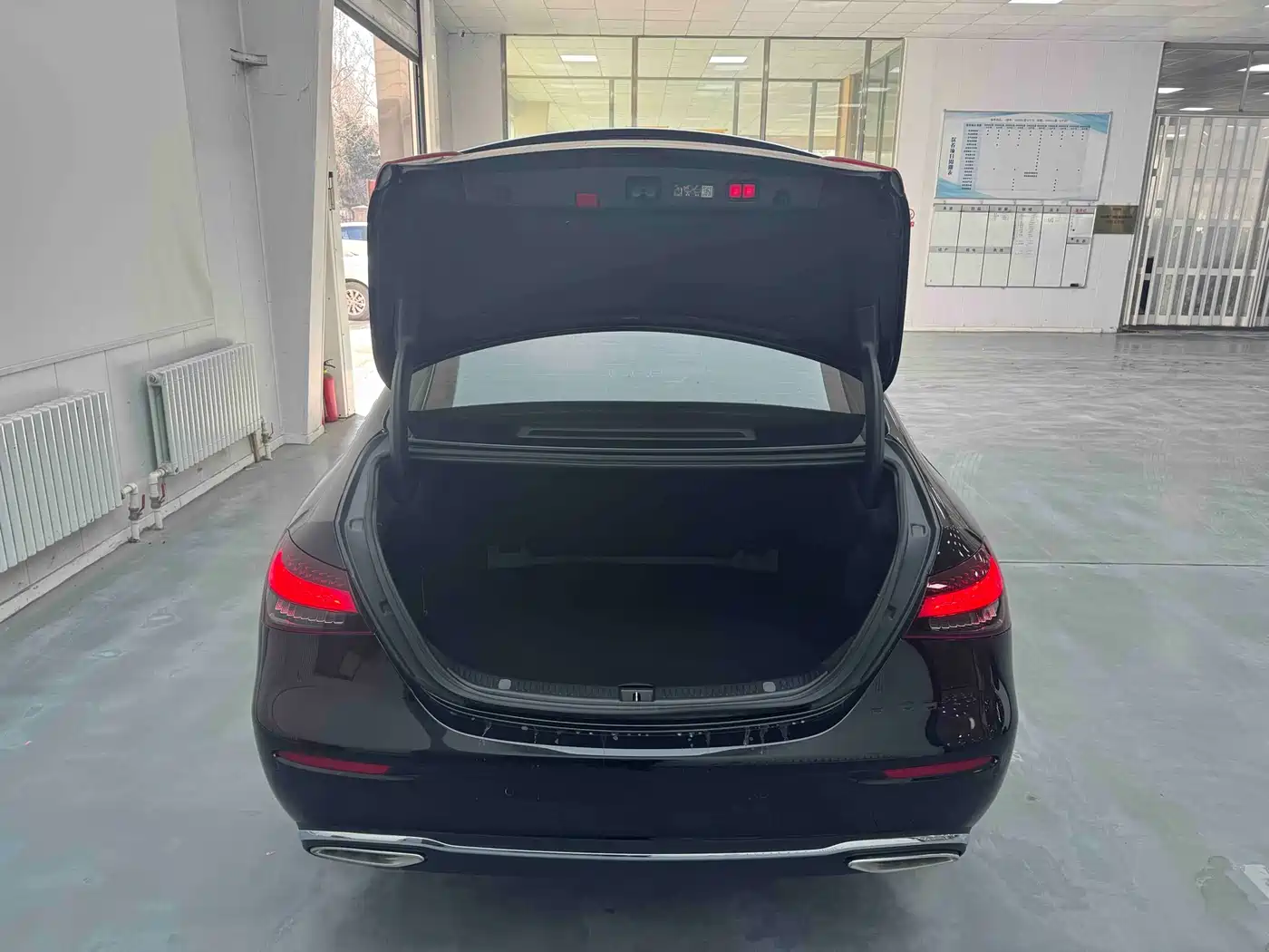 Mercedes-Benz E-Class 2023 E 300 L Fashion фото 15