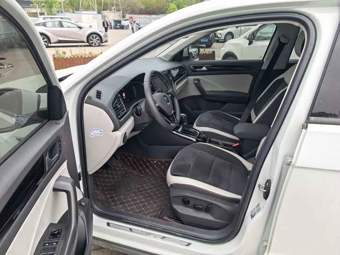 VOLKSWAGEN T ROC EXPLORING SONGS