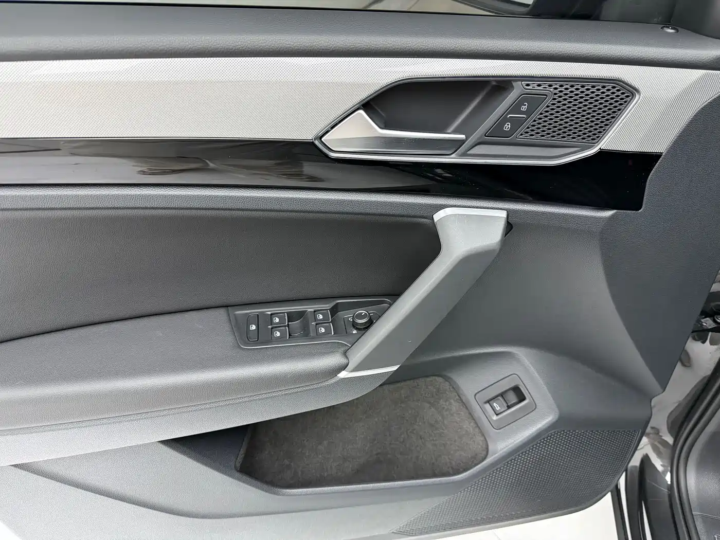 Volkswagen Tayron 2022 280TSI 2WD Luxury Smart Connect Edition фото 10