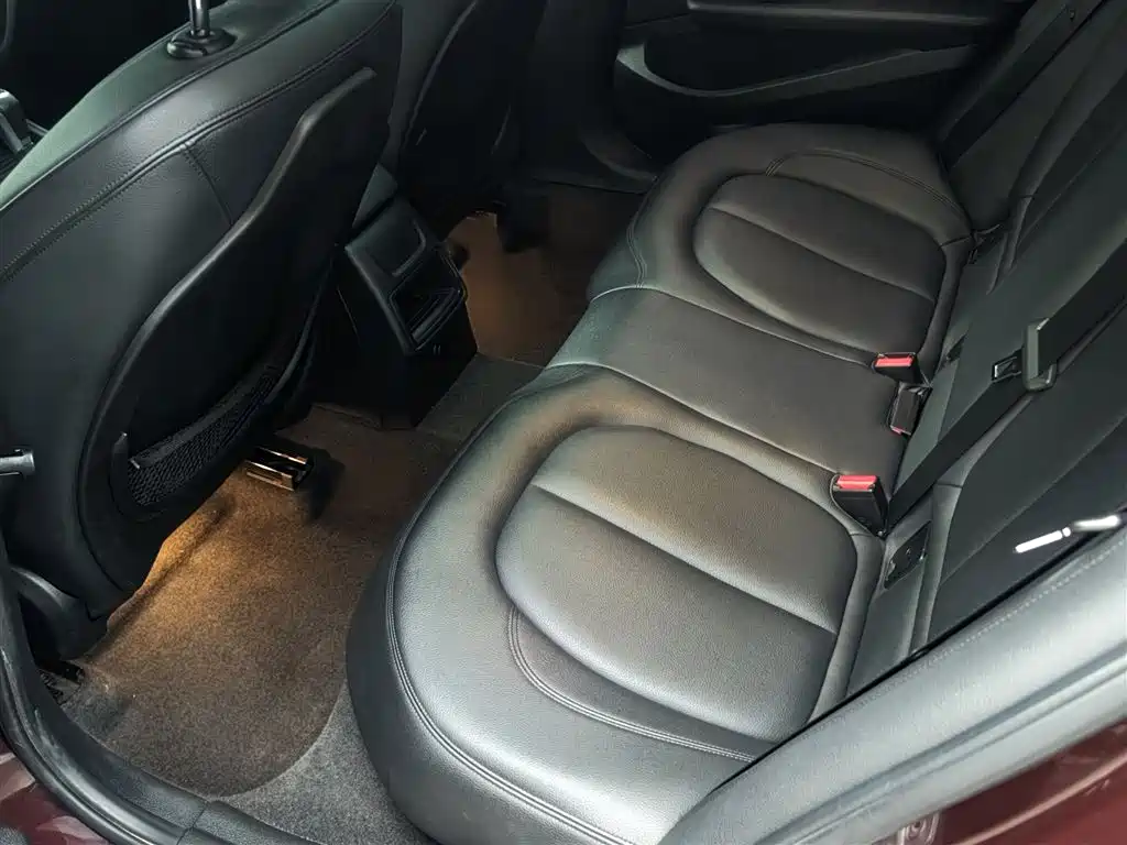 BMW 1 Series 2018 118i Sport Edition фото 17