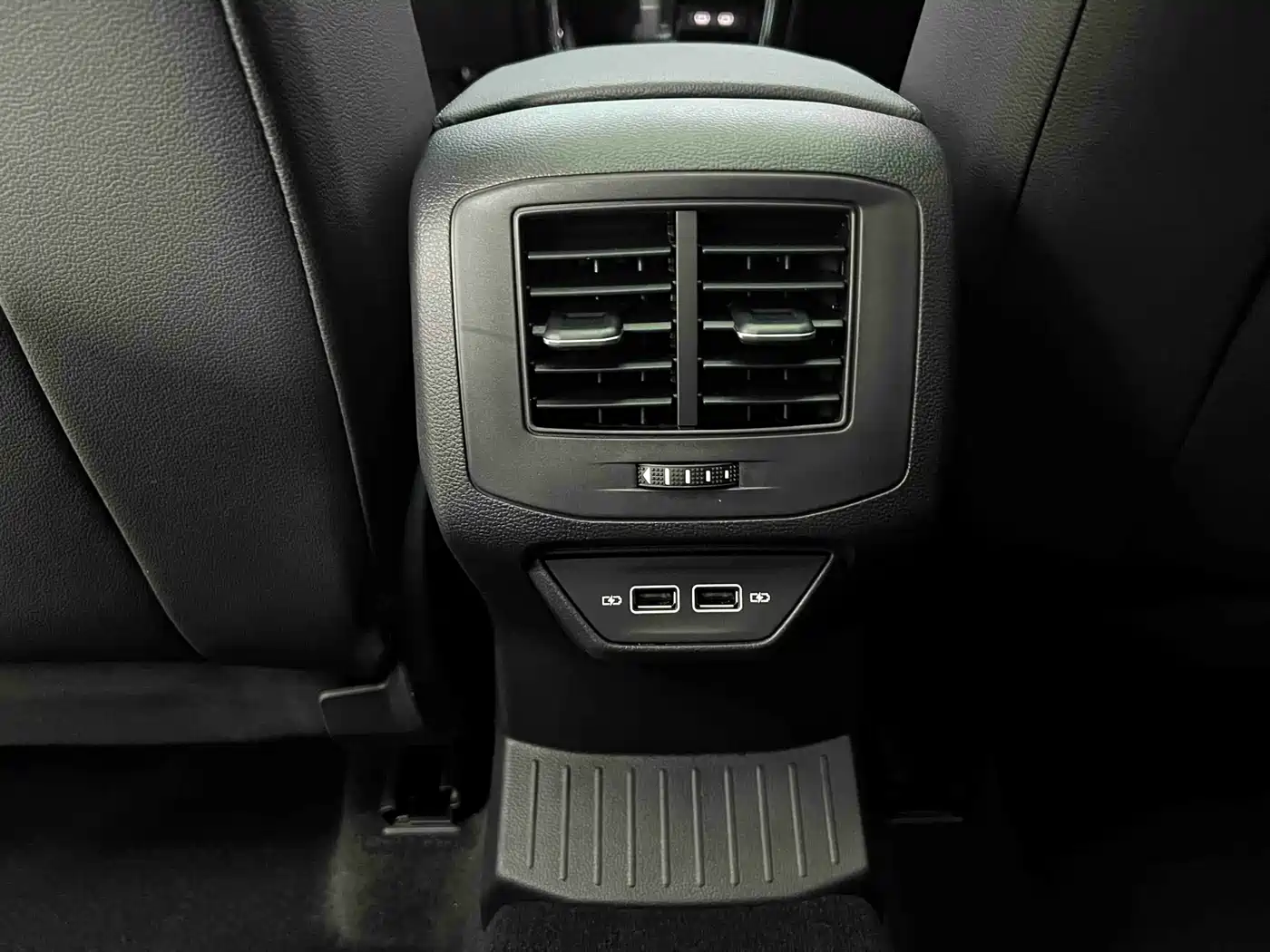 VOLKSWAGEN T-ROC EXPLORING SONGS