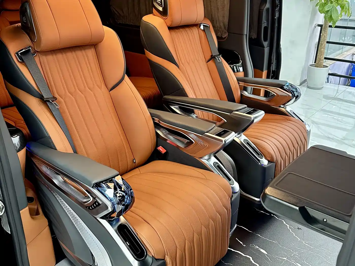 Mercedes-Benz Vito 2024 2.0T Business 7-Seater фото 13