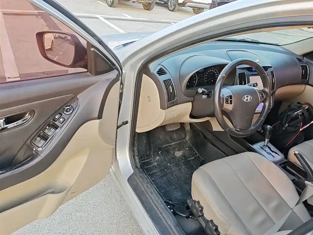 Hyundai Elantra 2011 1.6L Automatic Luxury фото 16