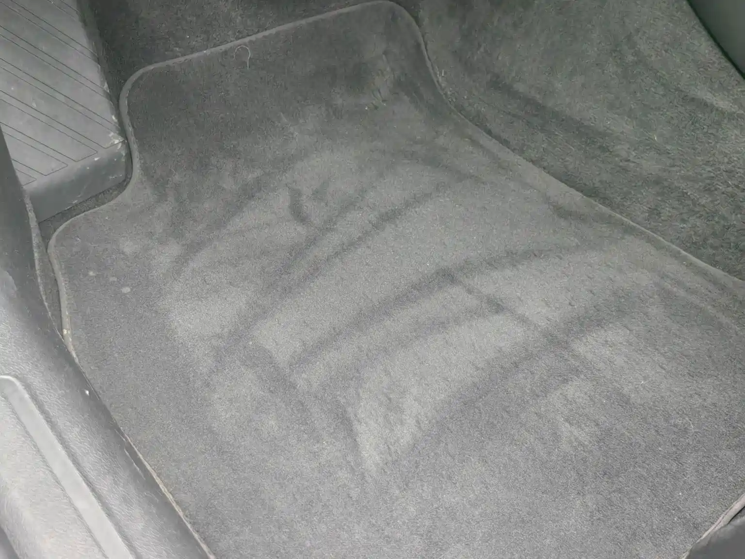 Фото 8 - Audi A4L