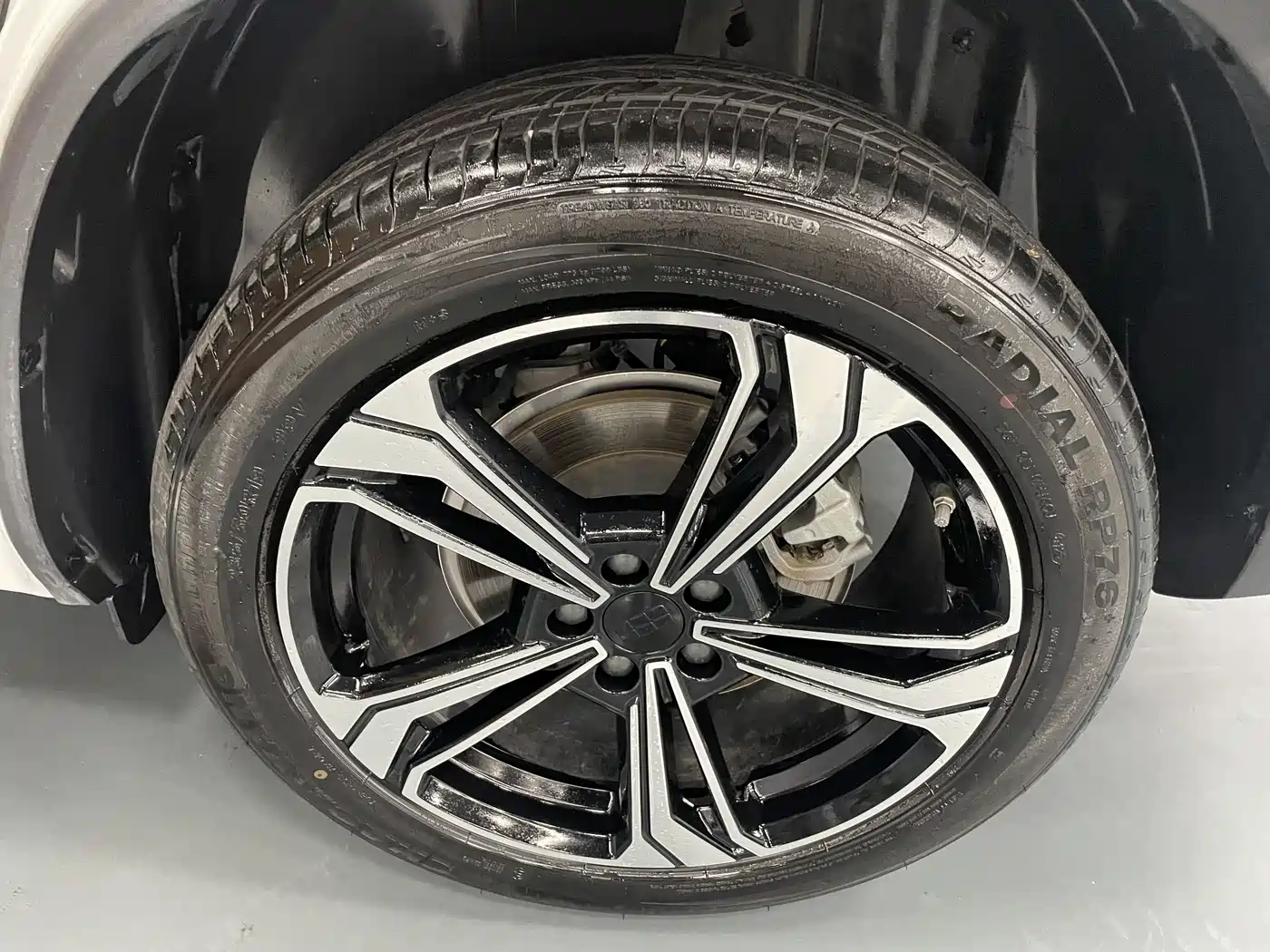 Geely Galaxy Galaxy L7 2025 EM-i 115km Explorer+ Edition фото 15