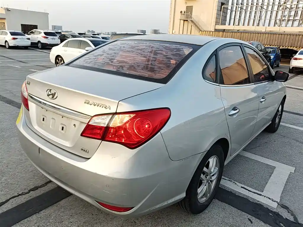 Hyundai Elantra 2011 1.6L Automatic Luxury фото 7