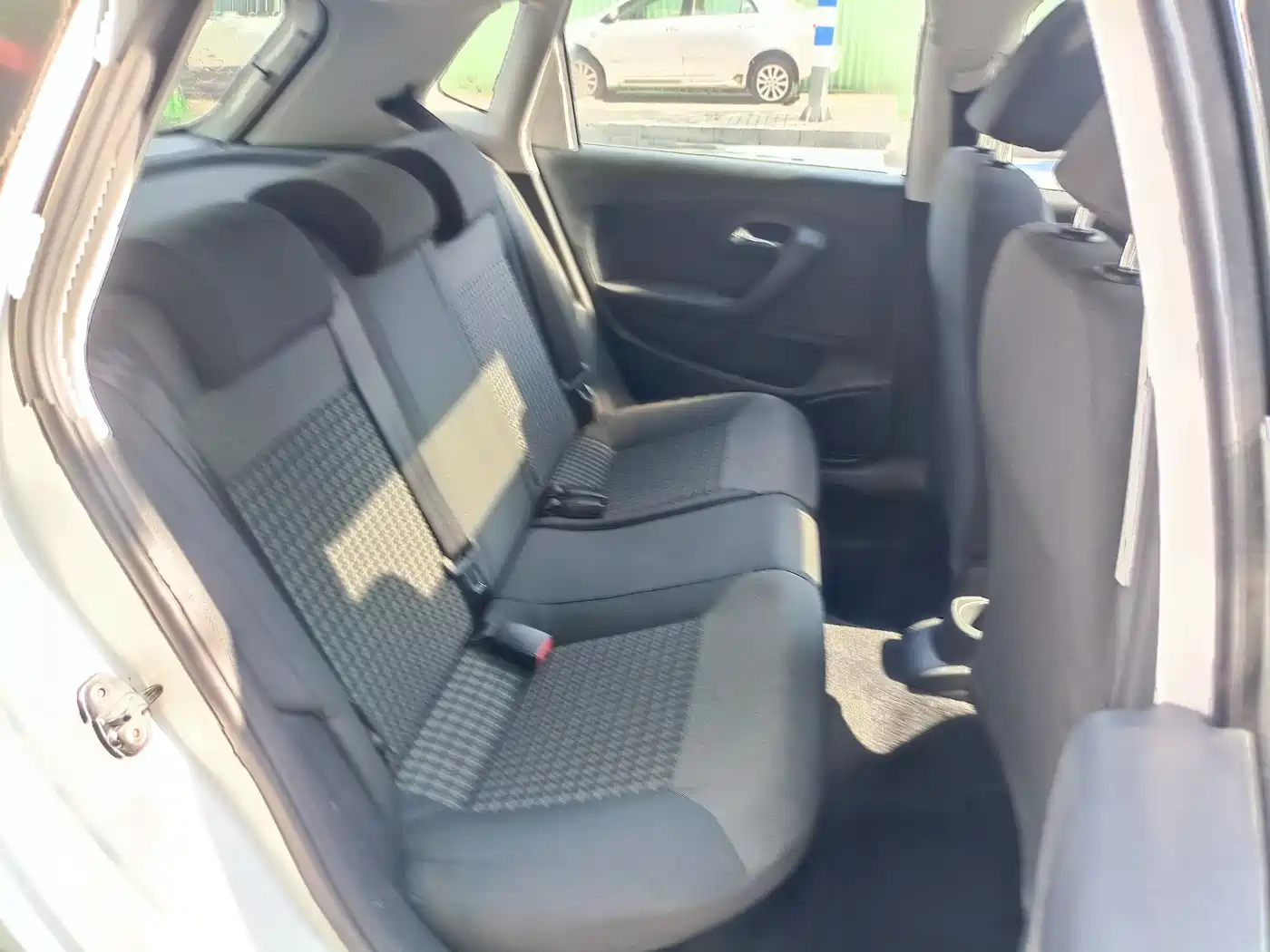 Volkswagen Polo 2018 1.5L Auto Comfort фото 32