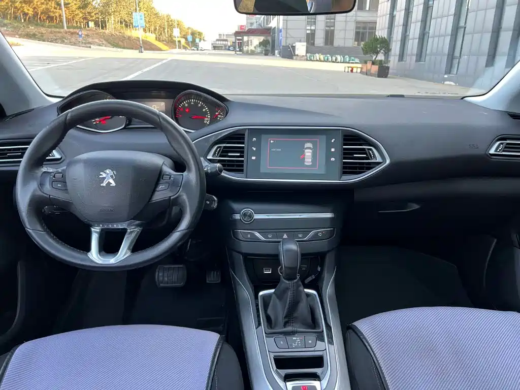 Photo 8 - Peugeot 308S