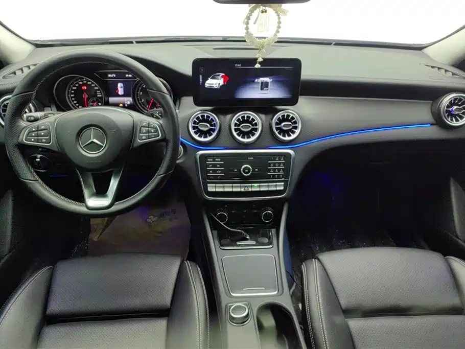 Mercedes-Benz GLA 2018 GLA 220 4MATIC Sport фото 12