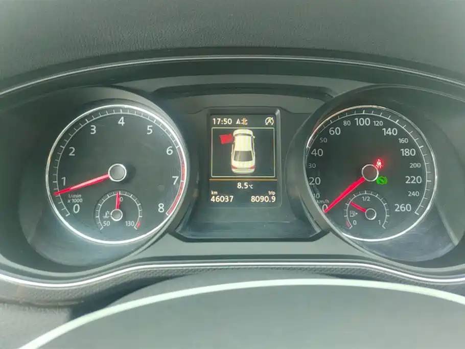 Volkswagen Passat 2017 330TSI DSG Luxury фото 14
