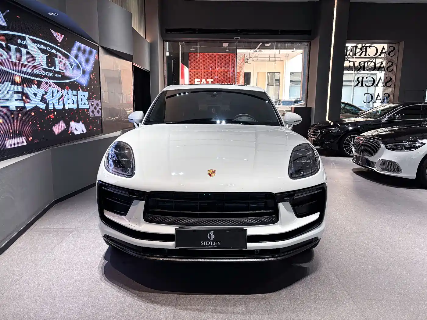 PORSCHE MACAN