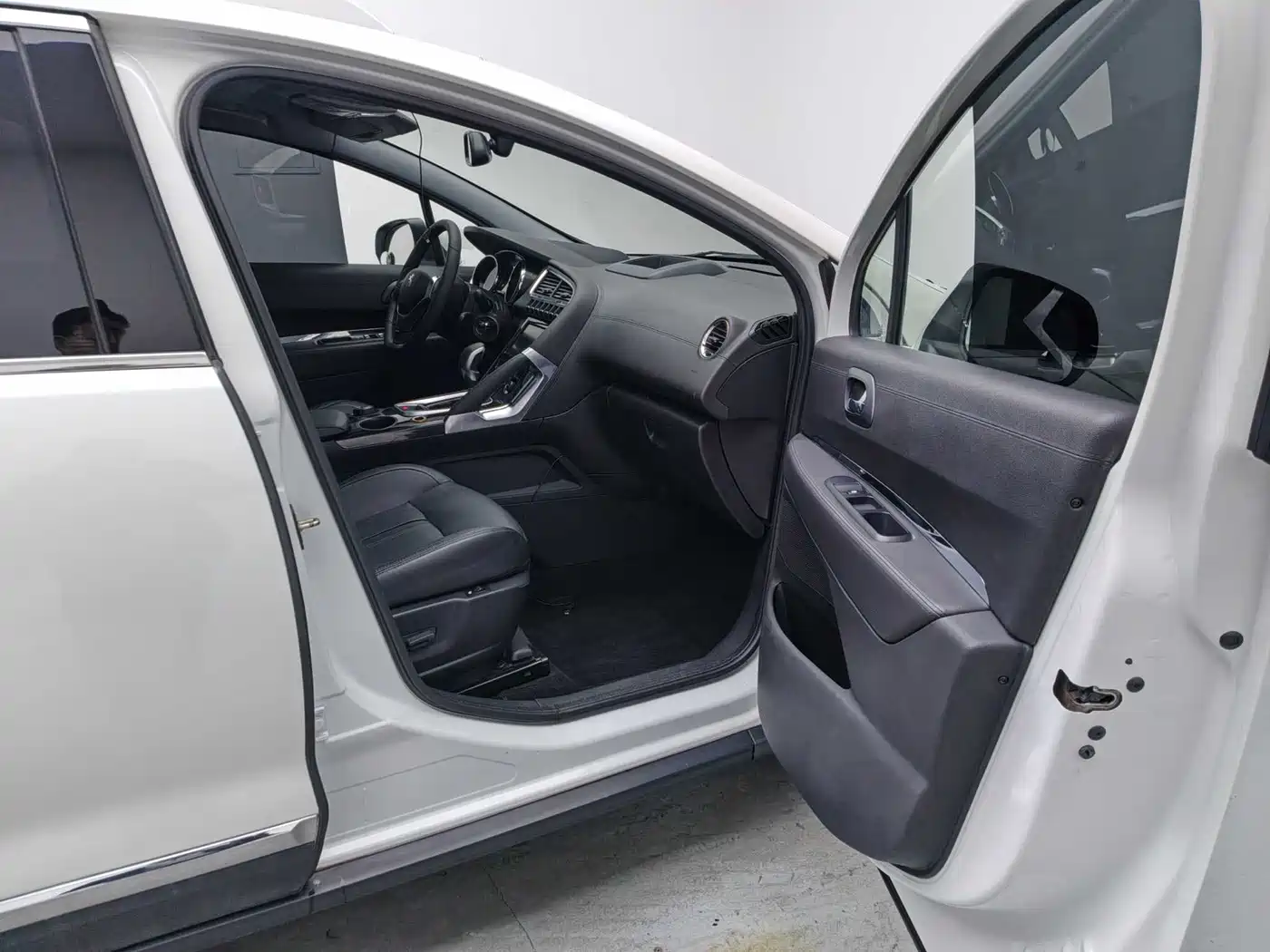 Peugeot 3008 2015 1.6THP Automatic Top Style Edition фото 21