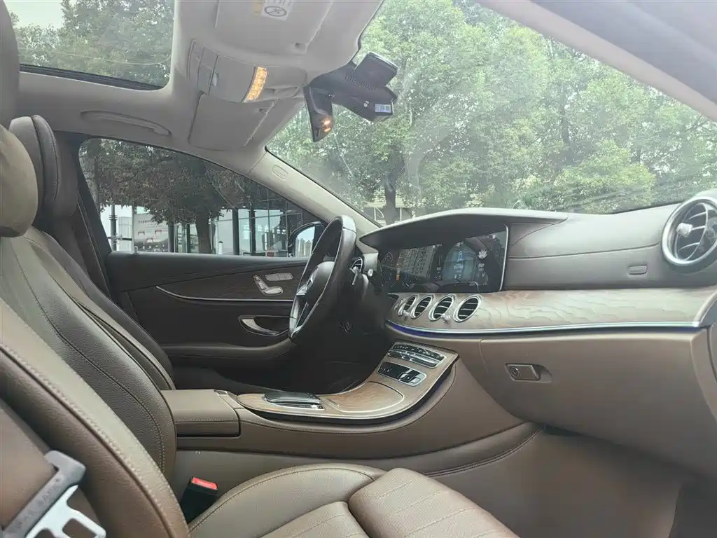 Mercedes-Benz E-Class 2022 E 260 L фото 2