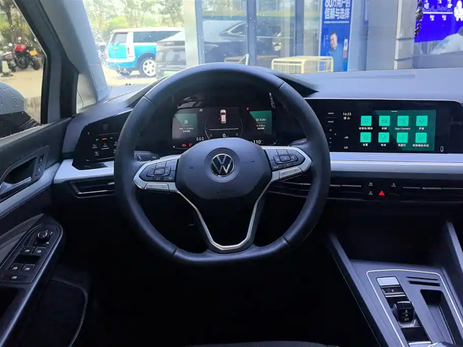 Volkswagen Golf 2023 Facelift 280TSI DSG Pro фото 15